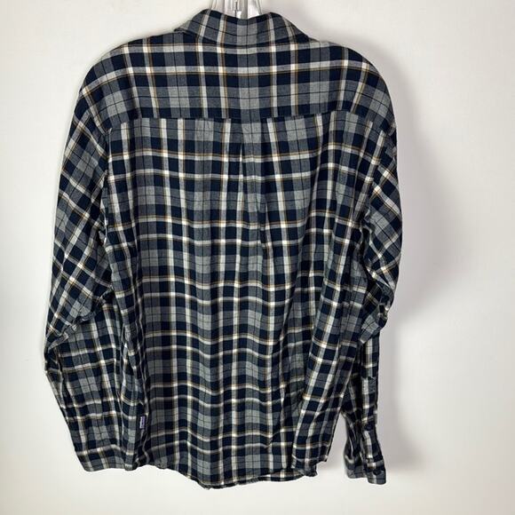 Patagonia Button Down - Men's Medium - Picture 4 of 5